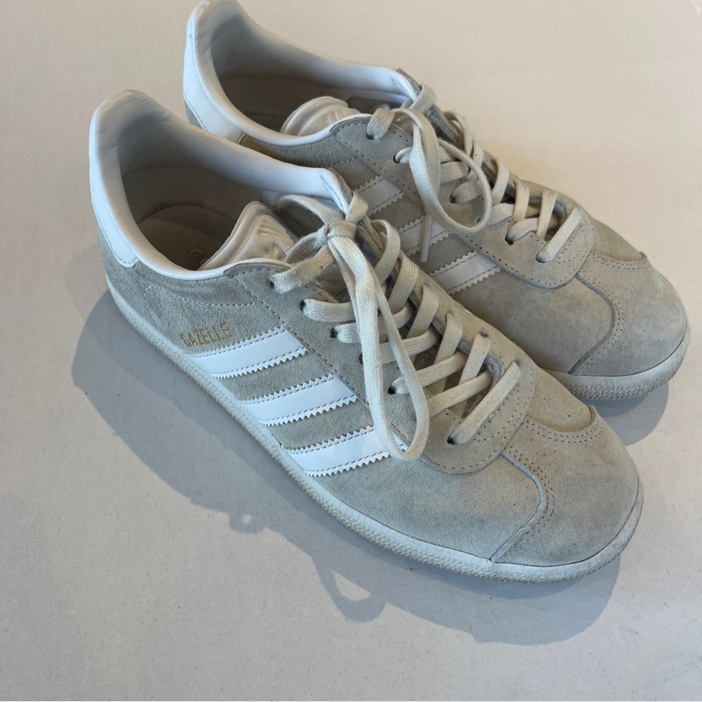 ADIDAS GAZELLE LIGHT BEIGE SNEAKERS SIZE 5
